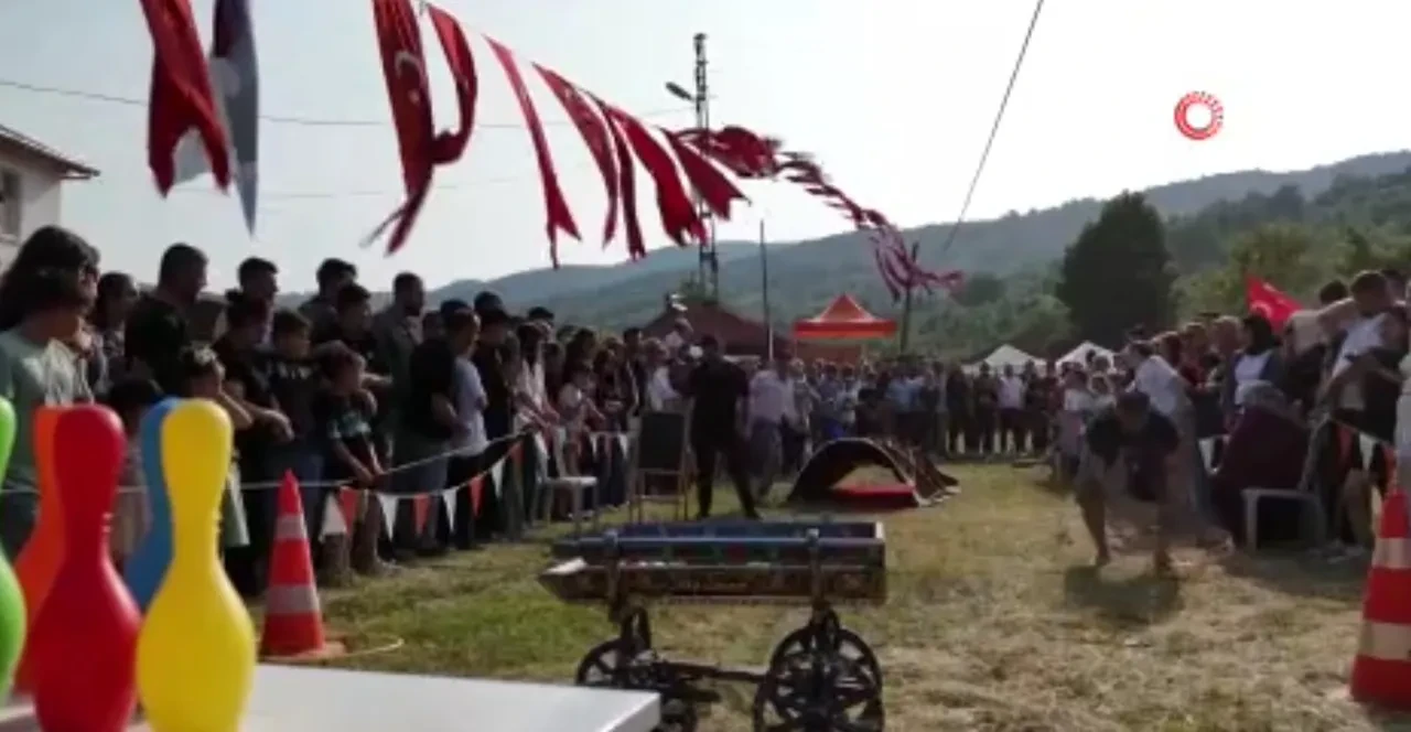 Megakentin stresini köylerinde böyle attılar! Bayramlaşmada renkli görüntüler