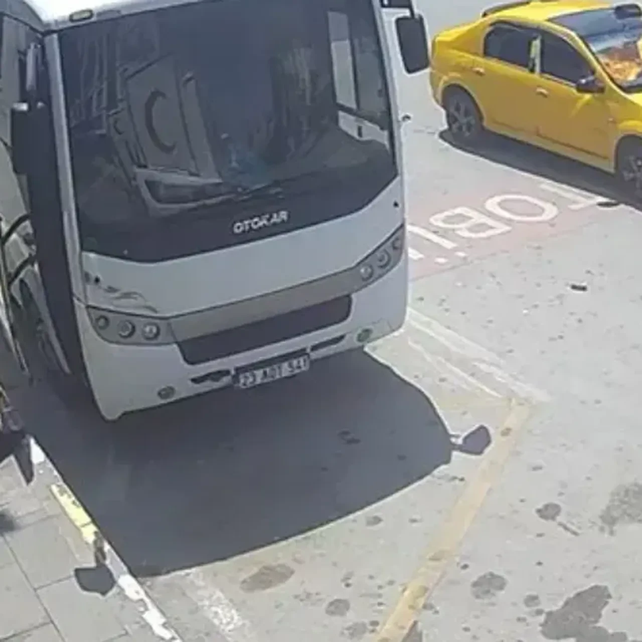 Taksici çakmak çakınca araç alev aldı: Ölümden saniyelerle kurtuldu