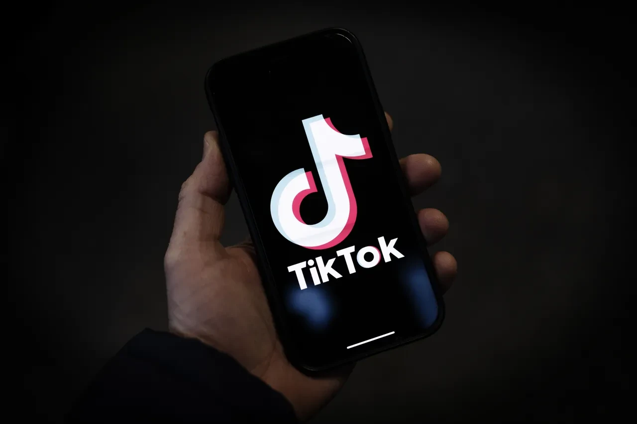 Trump, TikTok yasağını bir kez daha erteliyor