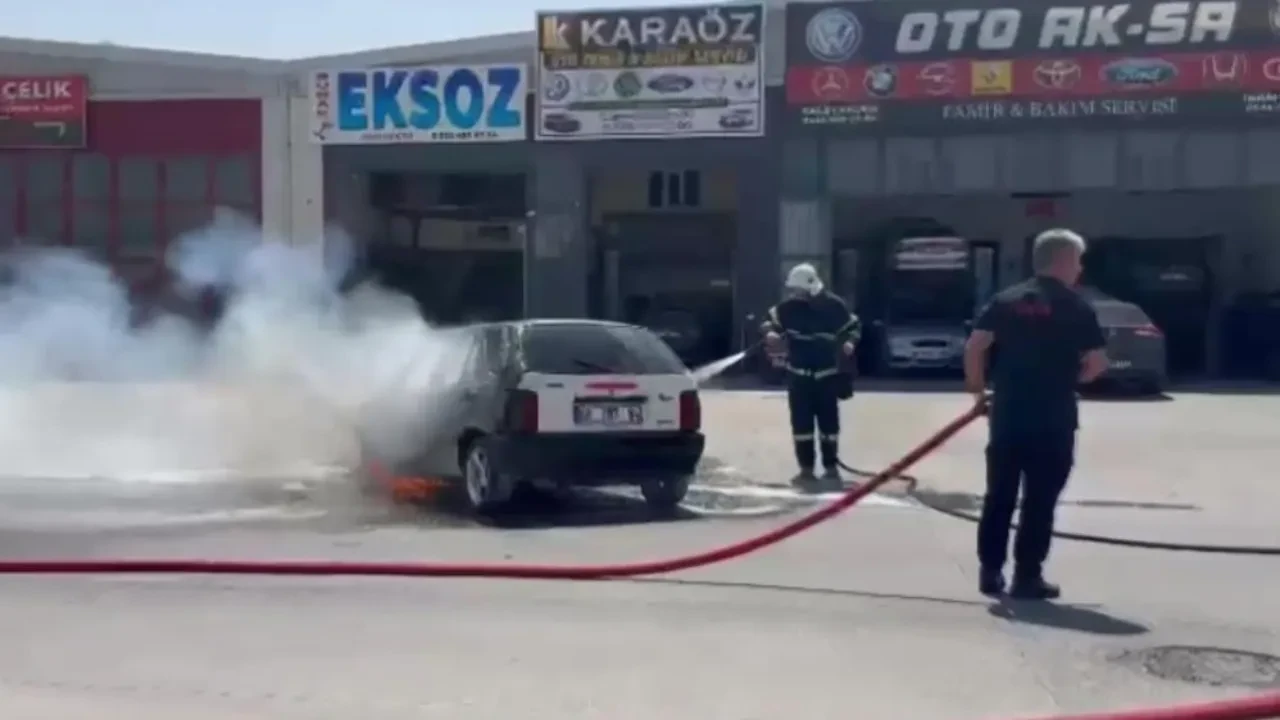 Aksaray’da egzoz tamiri sırasında otomobil alev aldı