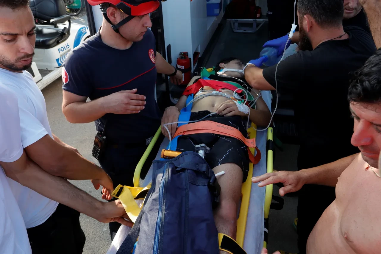 Antalya’da falez şovu yine faciayla bitti! Karnı üzerinde suya çakıldı