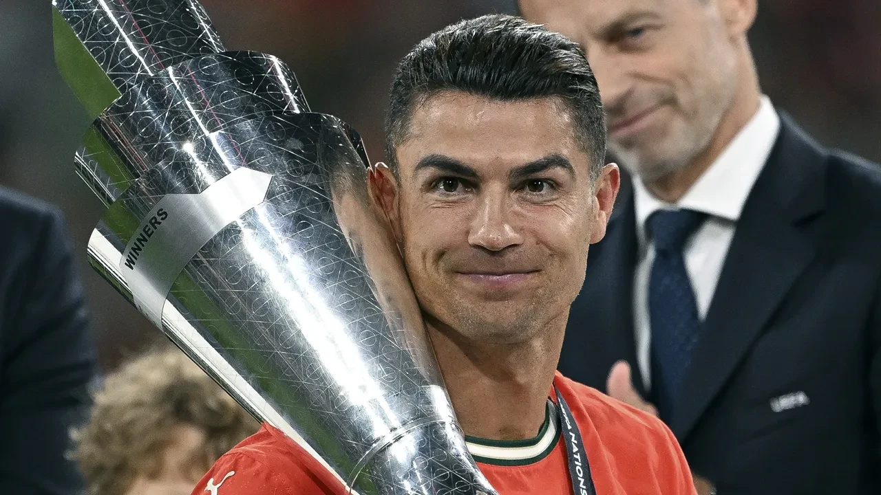 Cristiano Ronaldo'dan gece yarısı sürprizi! İmza atacağı takımı resmen duyurdu