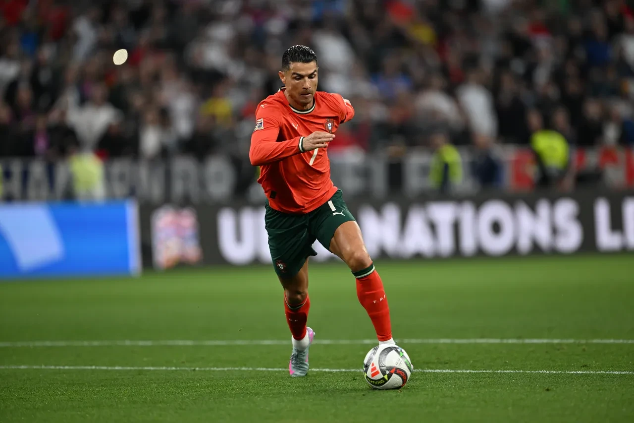 Cristiano Ronaldo'dan gece yarısı sürprizi! İmza atacağı takımı resmen duyurdu