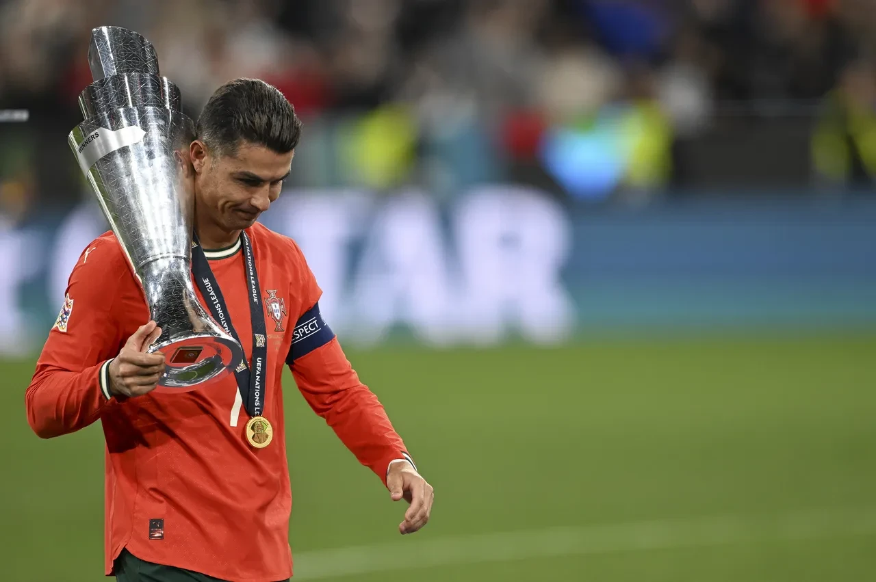 Cristiano Ronaldo'dan gece yarısı sürprizi! İmza atacağı takımı resmen duyurdu