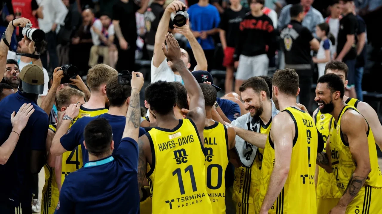 Fenerbahçe Beko finalde: Bahçeşehir Koleji'ne şans tanımadılar! 
