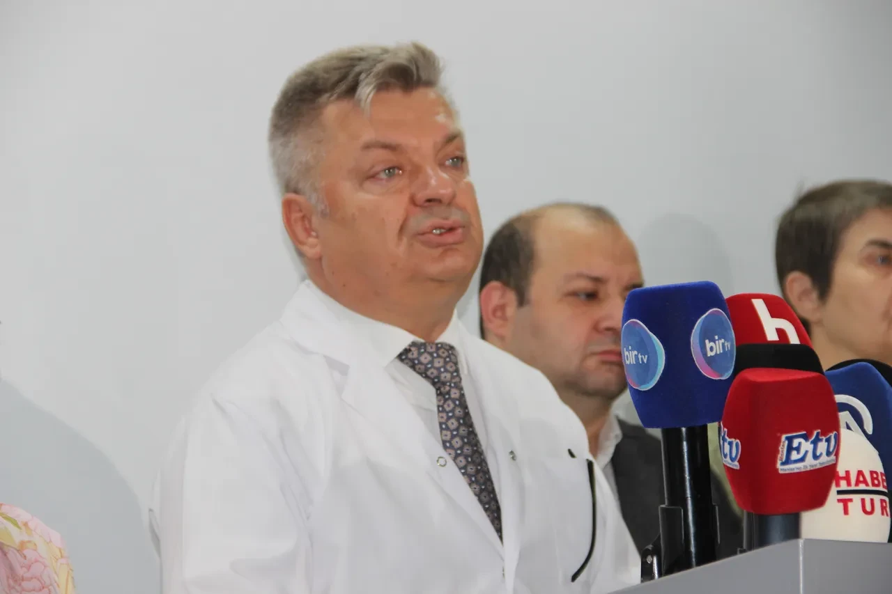 Ferdi Zeyrek'in sağlık durumu nasıl? Hastaneden açıklama geldi: 'Şu an uyandırmayı düşünmüyoruz'