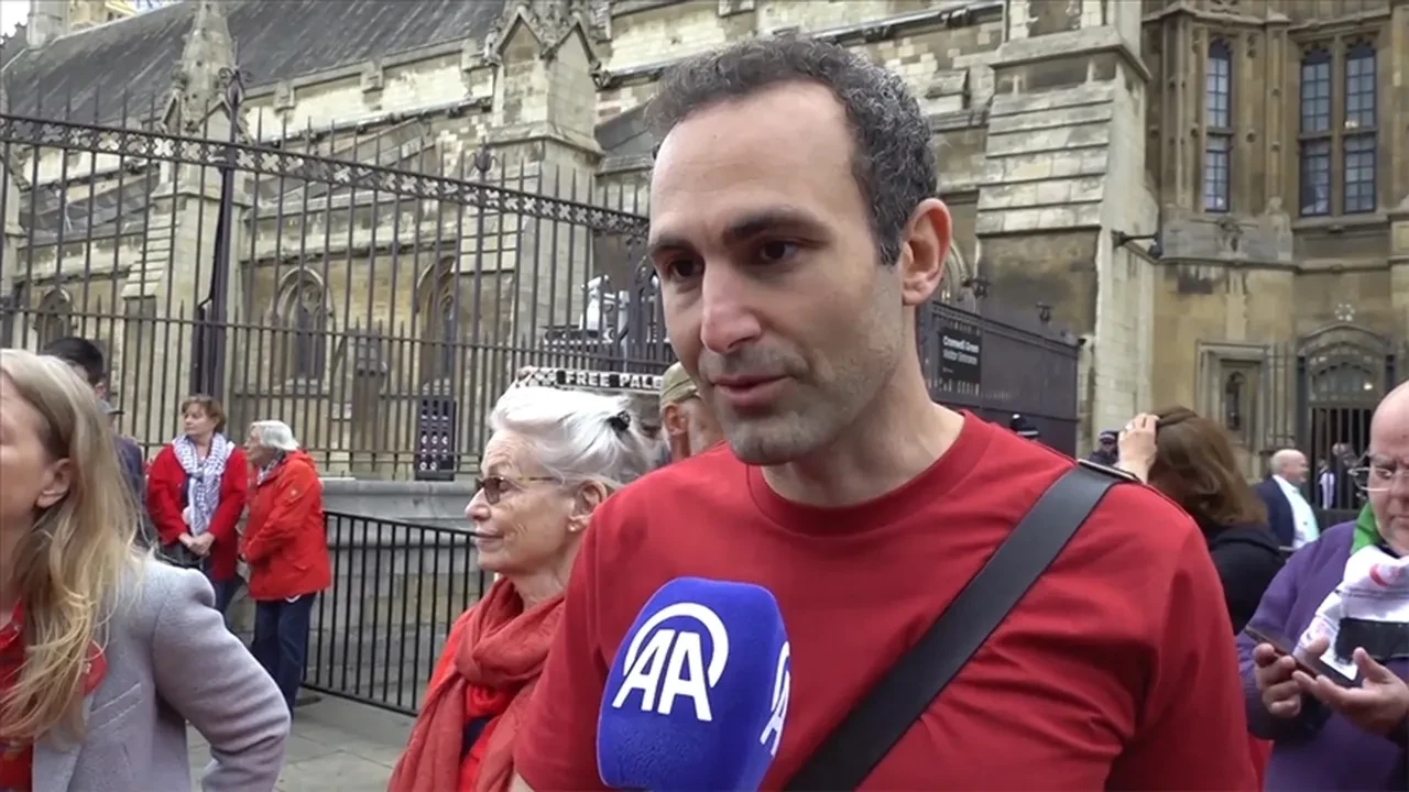 Khalid Abdalla’dan Filistin’e adanmış ilk şarkı: “A Simple Song”