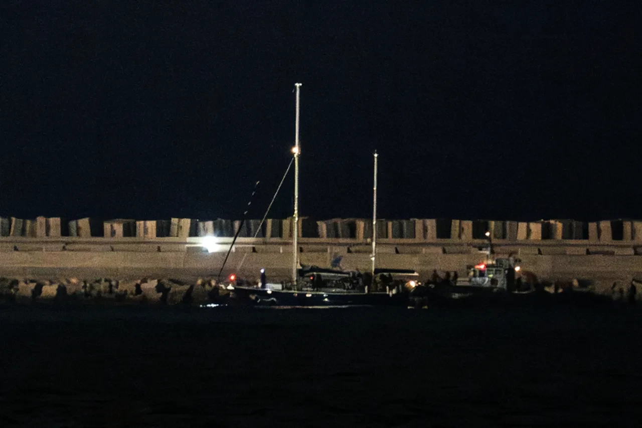 İsrail'den 12 aktivist için sınır dışı kararı! Limana çekilen Madleen gemisindeki farklılık dikkat çekti