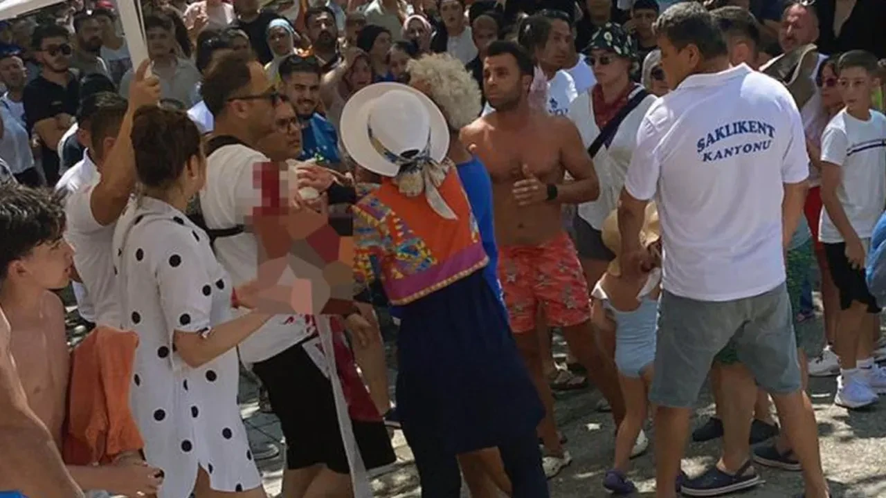 Muğla'da kanyon gezisinde çocuğun başına taş düştü