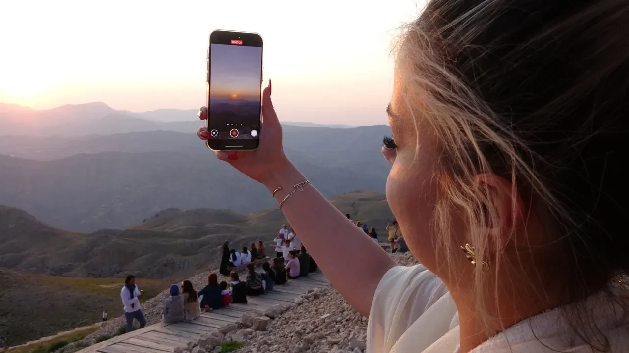 Nemrut Dağı'na Kurban Bayramı'nda turist akını: Geçen yıla göre yüzde 100 artış