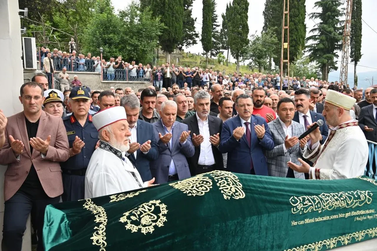 Sel sonrası cansız bedeni bulunmuştu! Hüseyin Aydın, son yolculuğuna uğurlandı