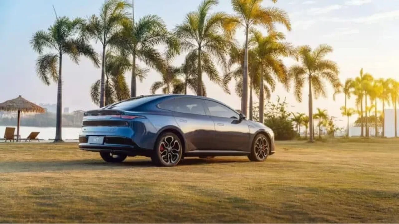 Tesla'nın 6'da 1'i fiyatına satılan elektrikli otomobil küresel pazara açılıyor: Özellikleriyle şaşırtıyor