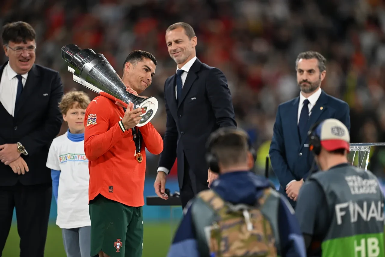 UEFA Uluslar Ligi finalinde 1 ölü! Basın tribününe düştü