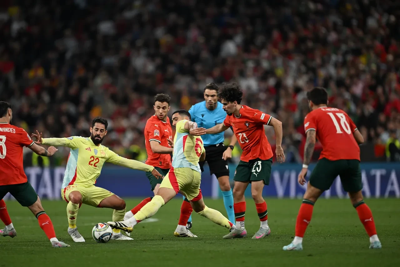 UEFA Uluslar Ligi finalinde 1 ölü! Basın tribününe düştü
