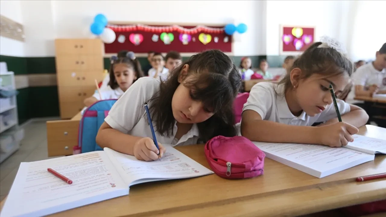 Yeni eğitim yılına sürpriz değişiklik: Uygulanan okul sayısı artacak