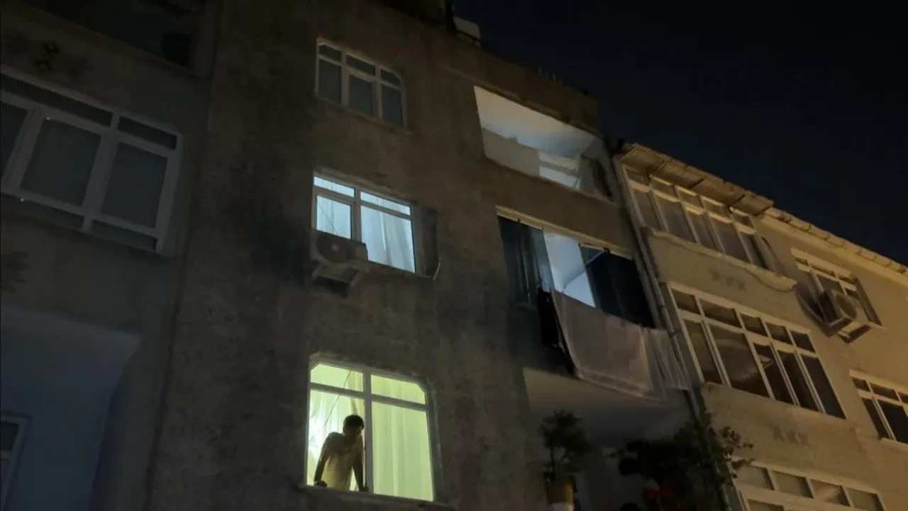 Zeytinburnu'nda panik anları: Vatandaşlar deprem sandı! AFAD ekipleri bölgede