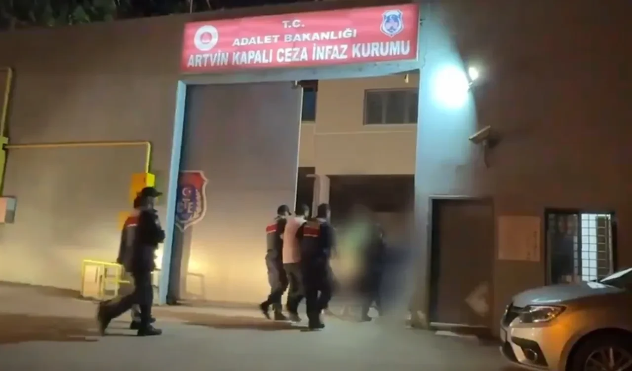 30 ilde FETÖ'ye darbe! Çok sayıda kişi yakalandı