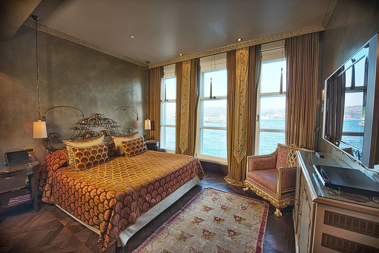 Başkanların Boğaz'da otel rekabeti! Serdar Bilgili aldı, Ünal Aysal dava açıyor