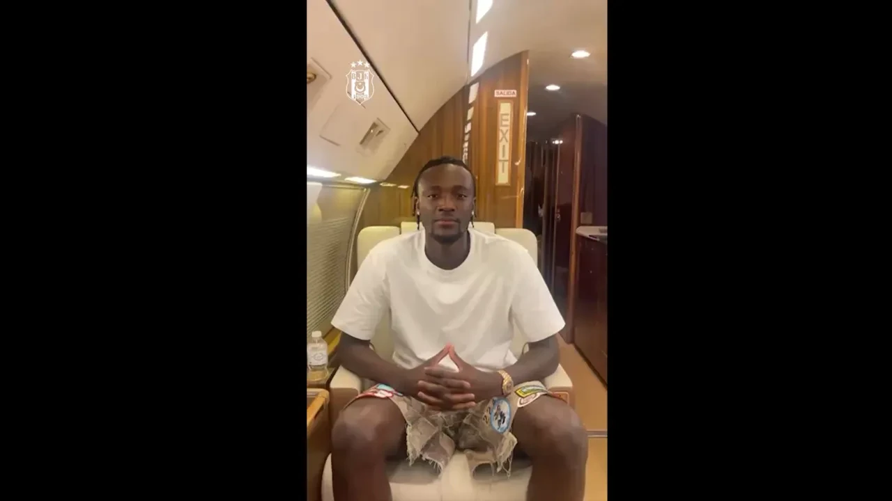 Beşiktaş'ın yeni transferi yola çıktı! Uçaktan paylaşım geldi