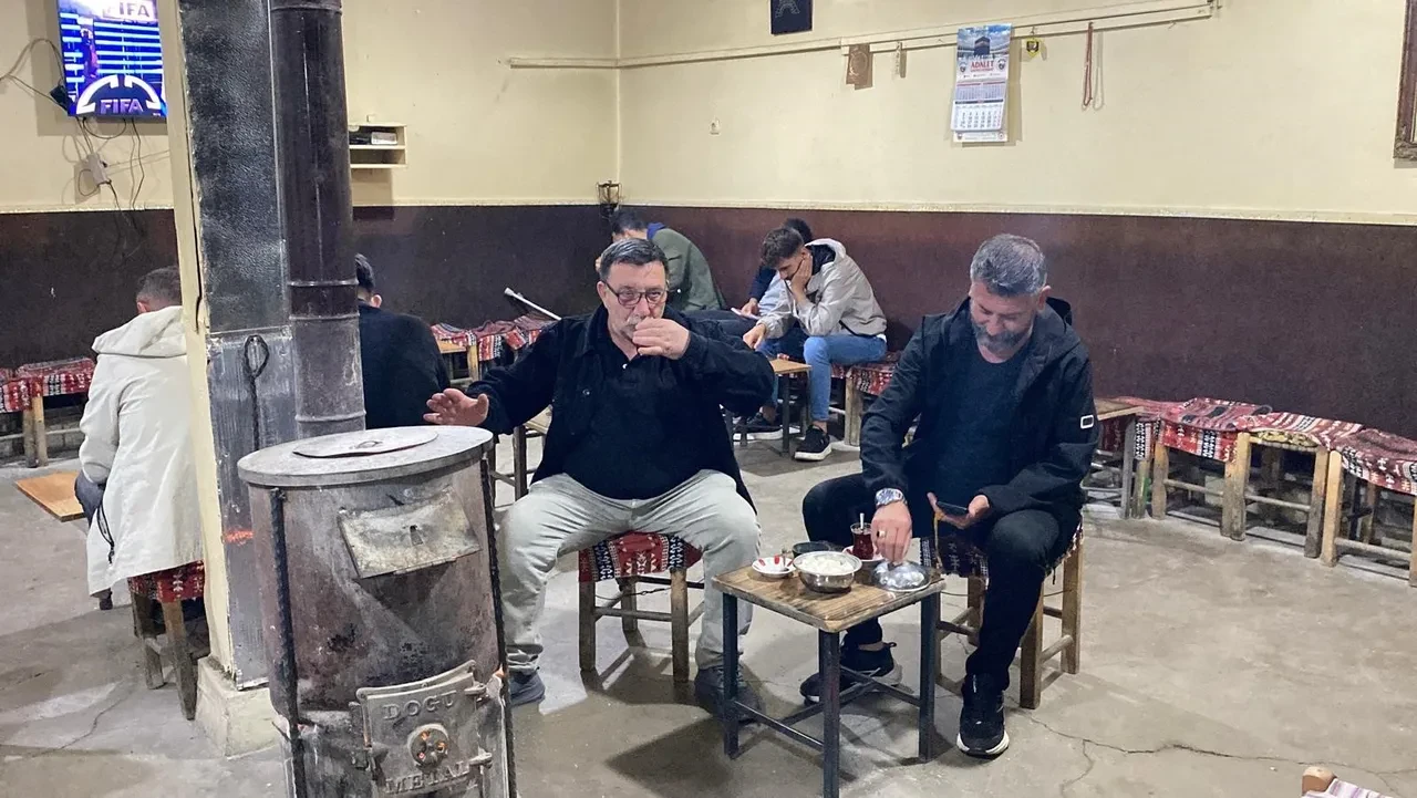 Birçok şehir sıcaktan kavrulurken onlar soba yakıyor! Kış yeniden geldi