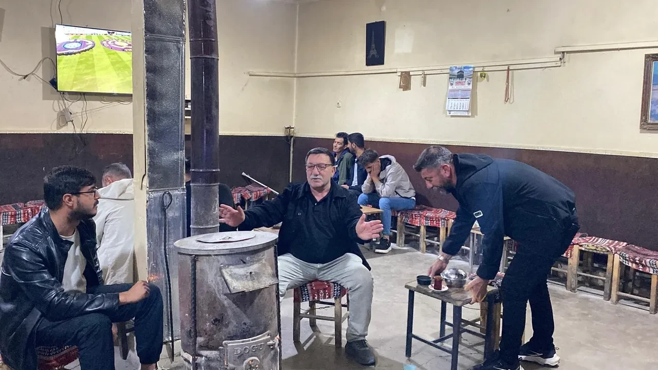 Birçok şehir sıcaktan kavrulurken onlar soba yakıyor! Kış yeniden geldi