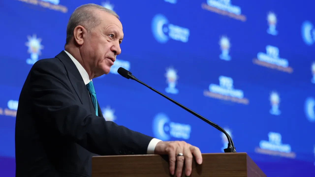 Erdoğan, Yerlikaya'nın konuşması nedeniyle mi toplantıdan ayrıldı? Açıklama var