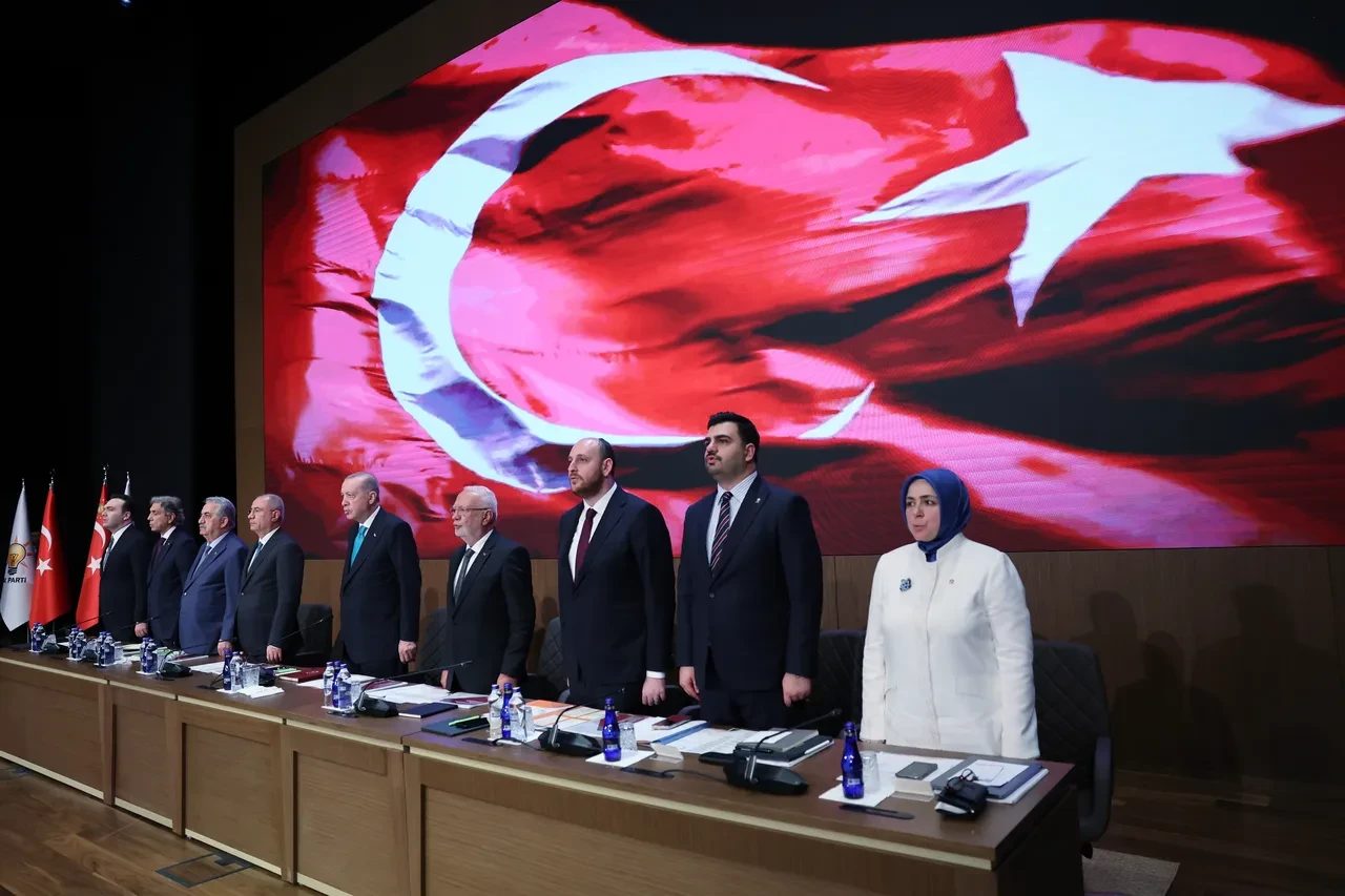 Erdoğan, Yerlikaya'nın konuşması nedeniyle mi toplantıdan ayrıldı? Açıklama var