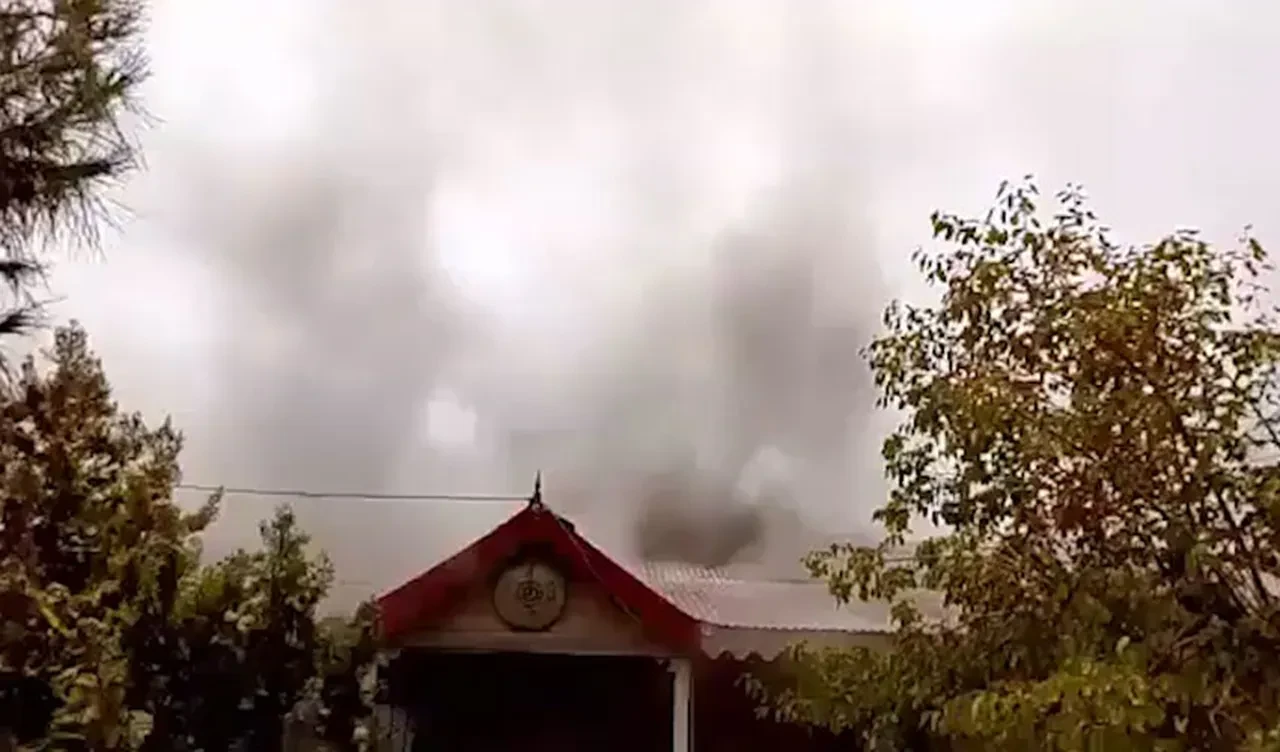 Karakola roketatarlı baskın! Pakistan karıştı: 2 banka ateşe verildi, ölü ve yaralılar var