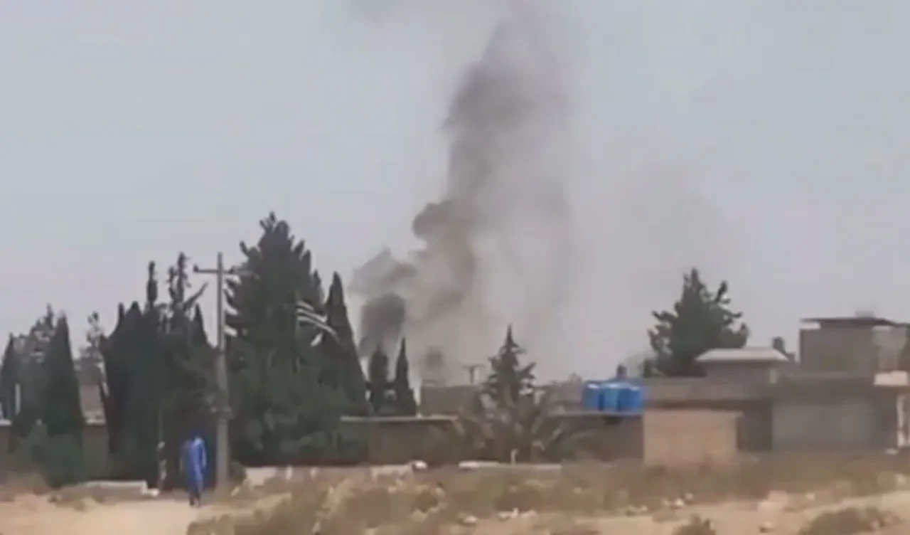 Karakola roketatarlı baskın! Pakistan karıştı: 2 banka ateşe verildi, ölü ve yaralılar var