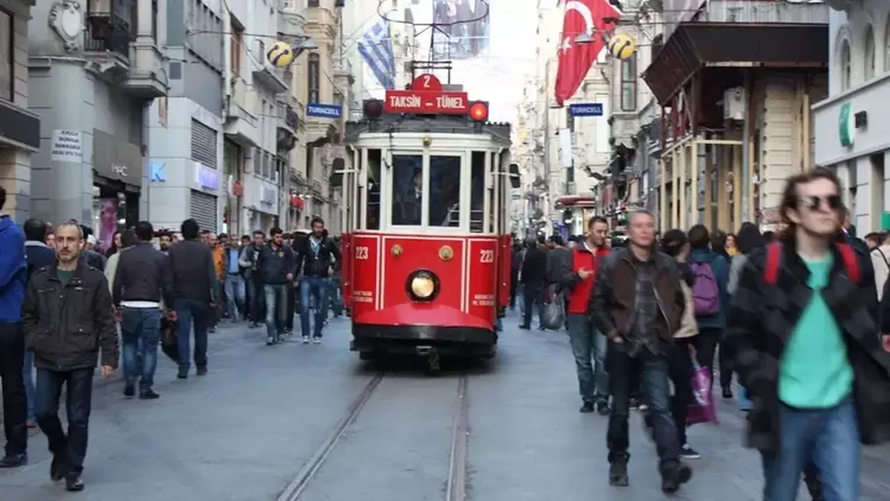 Kaymakamlık duyurdu! Beyoğlu'nda tüm yürüyüş ve gösteriler yasaklandı