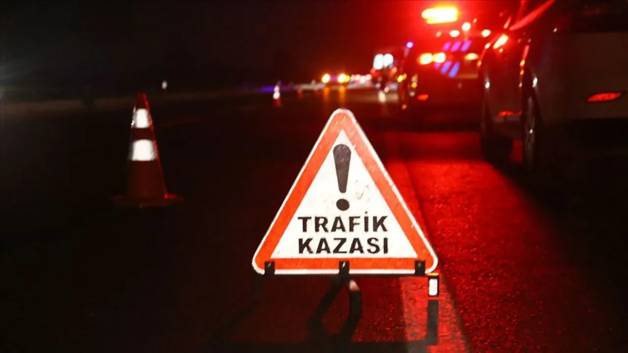 Kontrolsüz çıkış bakın neye mâl oldu! Korkunç kaza kamerada