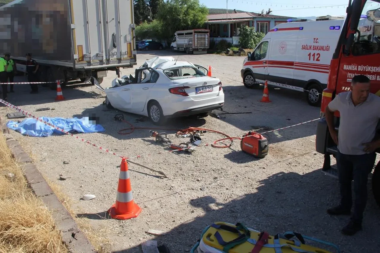 Manisa'da katliam gibi kaza! Bir aile yok oldu: Dehşet anları kamerada