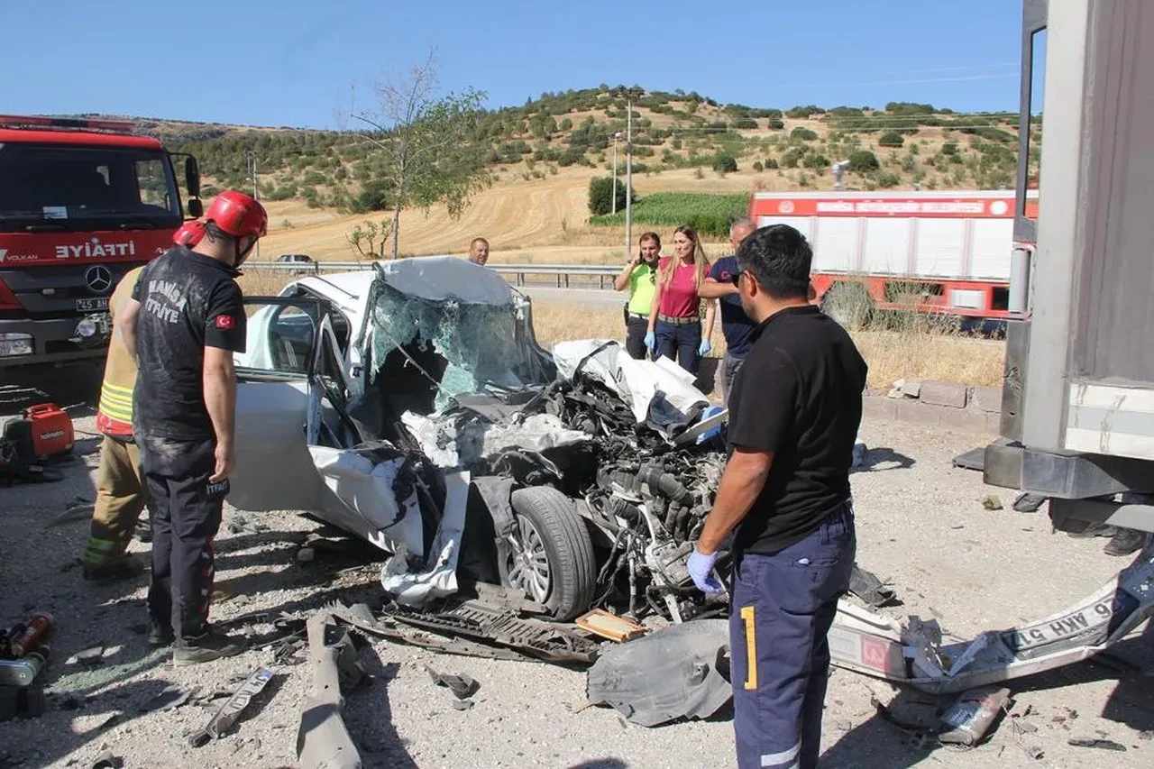Manisa'da katliam gibi kaza! Bir aile yok oldu: Dehşet anları kamerada