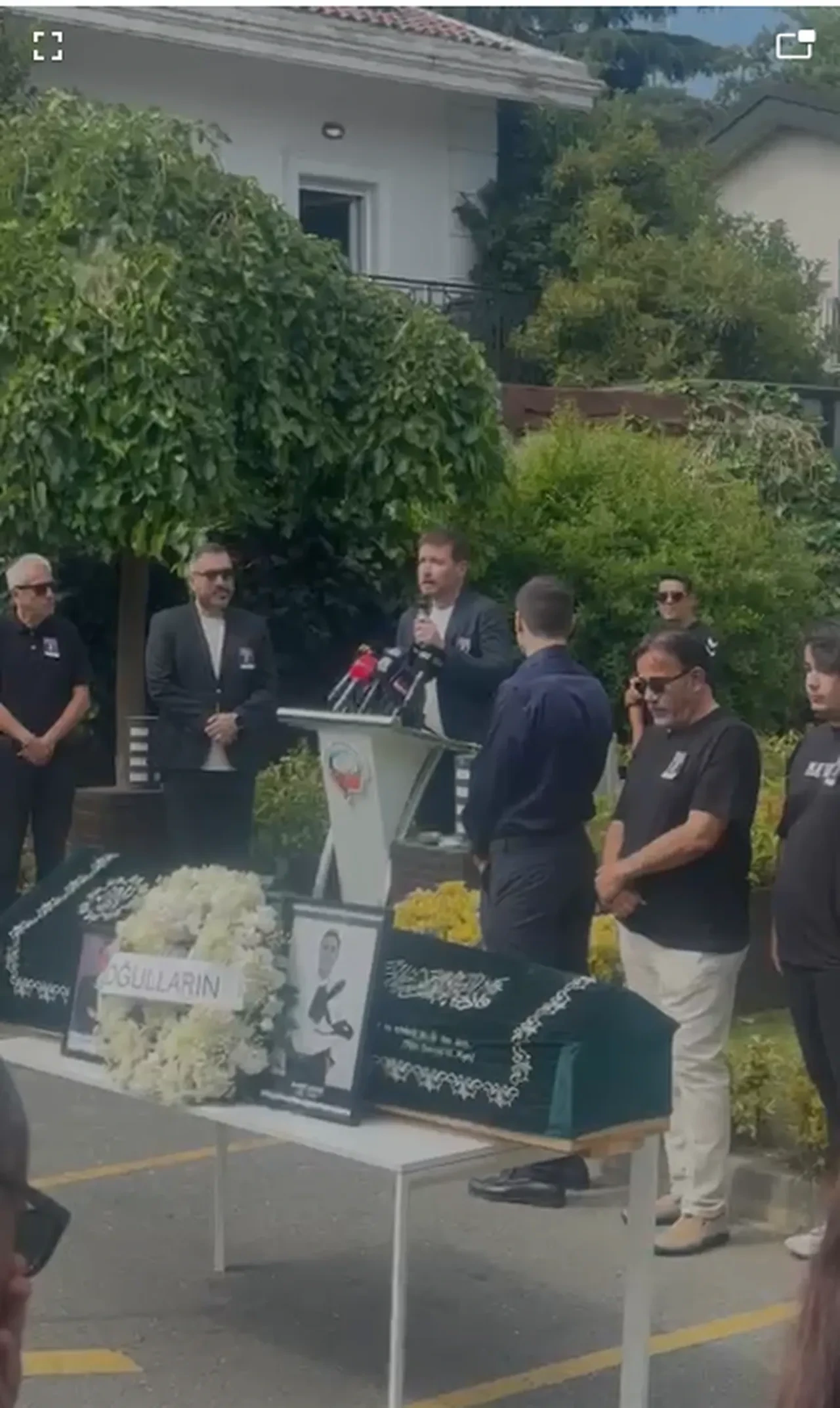 Sabri Ugan son yolculuğuna uğurlandı! Sevenleri gözyaşlarına hakim olamadı