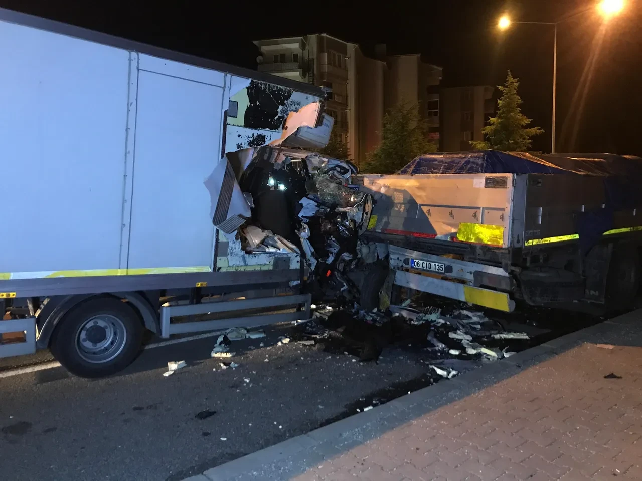 Uşak'ta korkunç kaza! Park halindeki tıra arkadan çarptı! Feci şekilde can verdi