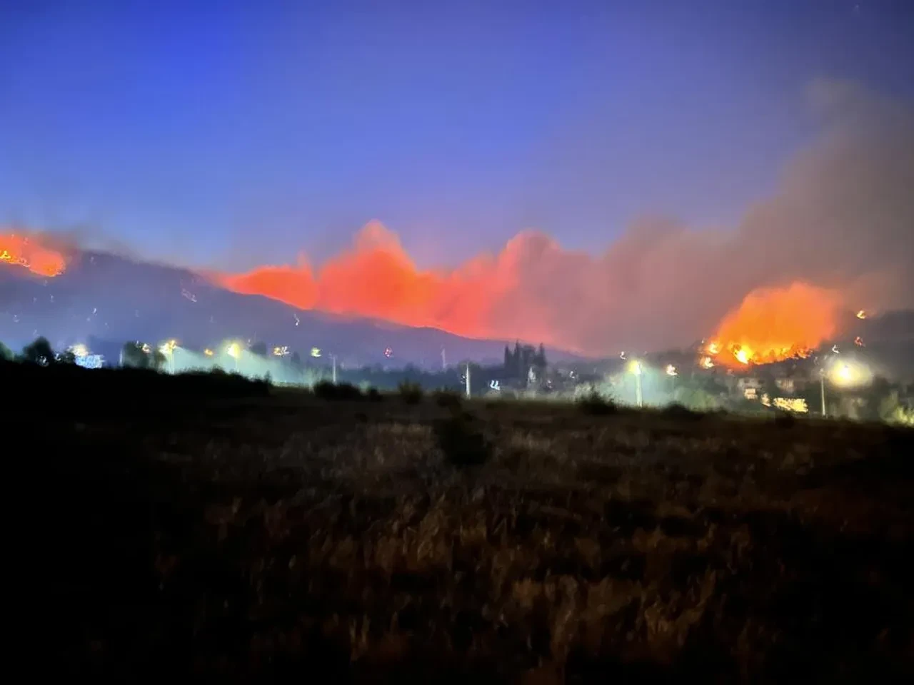 Yangın savaşçılarının ölüm kalım savaşı kamerada! 'Allah'ım sen bize yardım et'