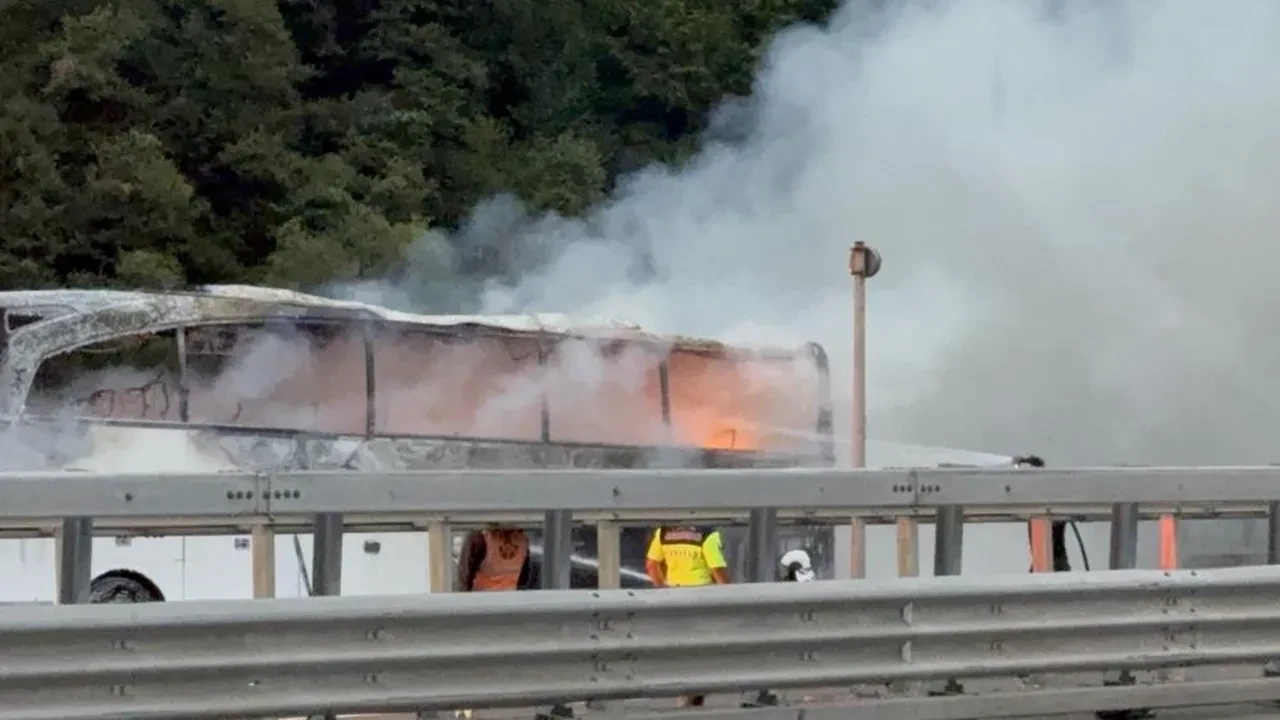 38 yolcusu bulunan otobüs alev alev yandı!