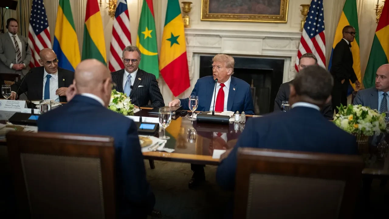 Ana dili İngilizce olan Afrikalı lidere Trump'tan ilginç soru