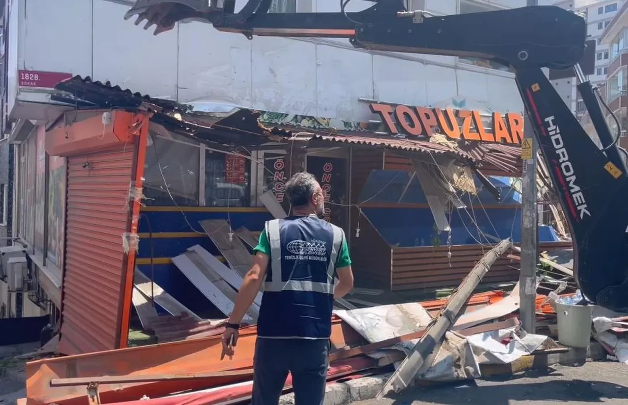 Bıçaklı kavgaya neden olmuştu! Kepçeyle yerle bir edildi