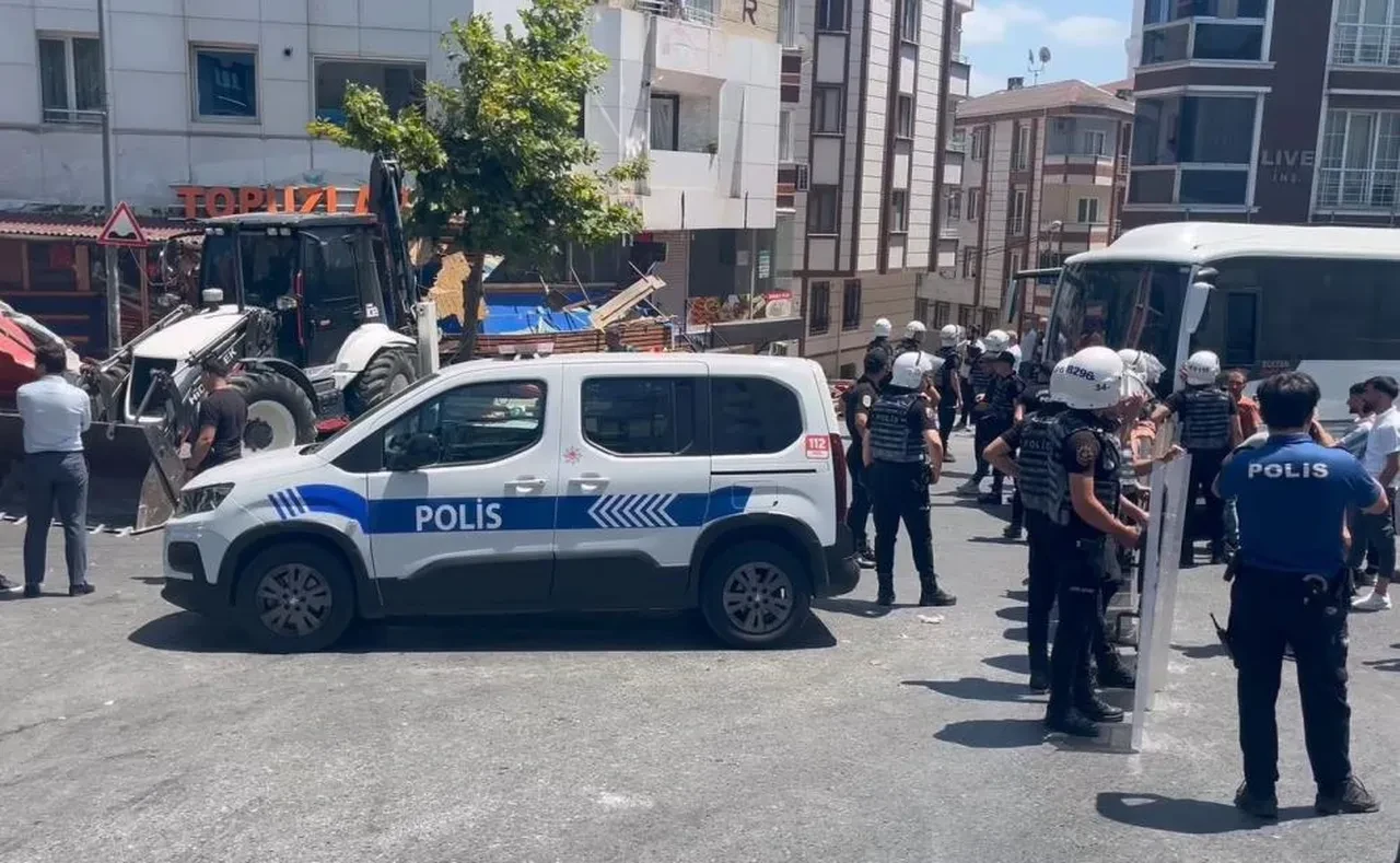 Bıçaklı kavgaya neden olmuştu! Kepçeyle yerle bir edildi