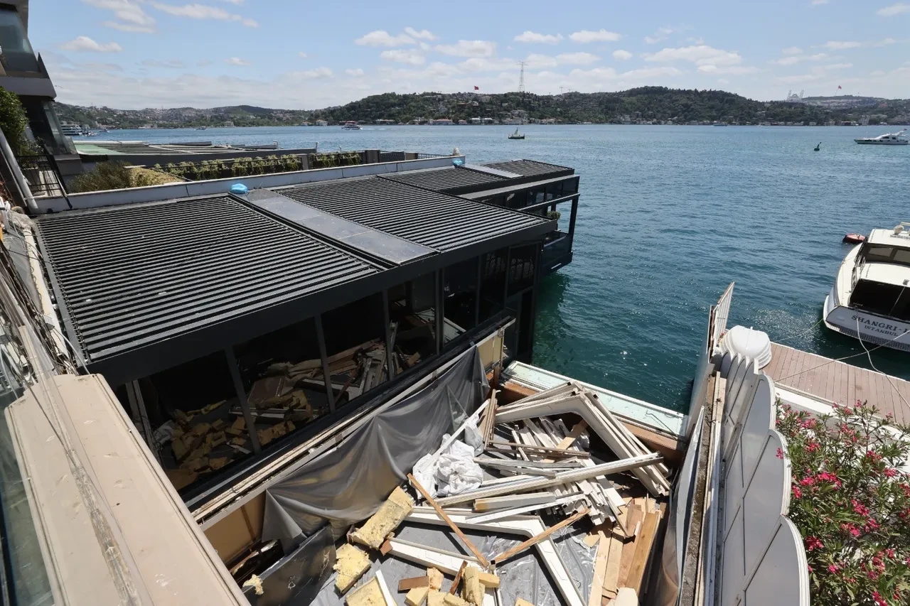 Boğaz'daki kaçak yapılara ilk kepçe vuruldu! Lüks yıkım başladı 