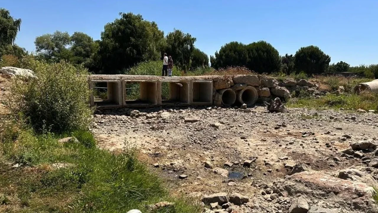Dere kurudu, göl çekildi! Kuraklık alarmı: Bölge halkı kara kara düşünüyor
