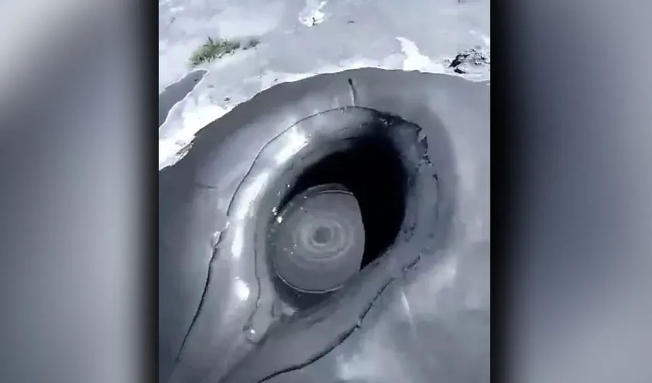 Dünyanın en küçük yanardağı: Adeta yer kabuğundaki küçük bir sivilce