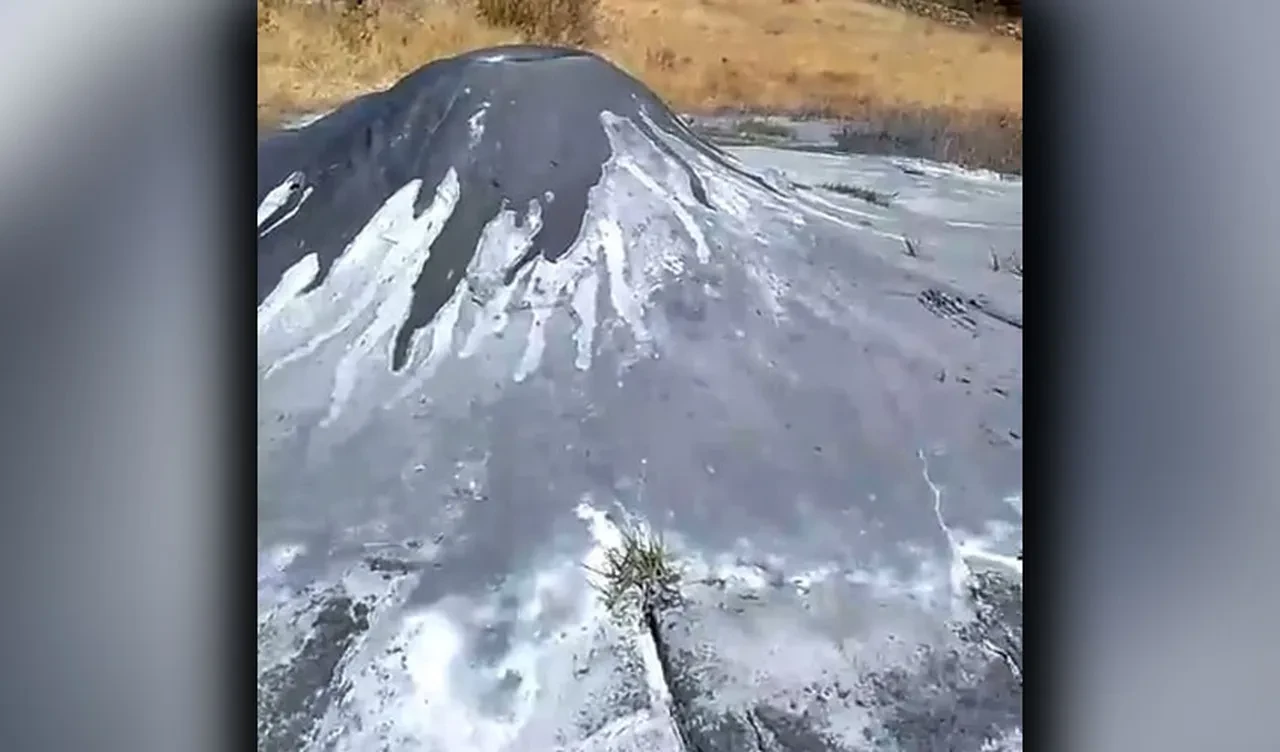 Dünyanın en küçük yanardağı: Adeta yer kabuğundaki küçük bir sivilce