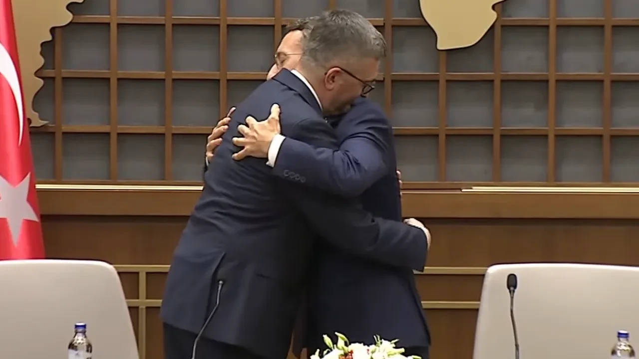 İletişim Başkanlığı'nda devir teslim! Fahrettin Altun görevini Burhanettin Duram'a devretti