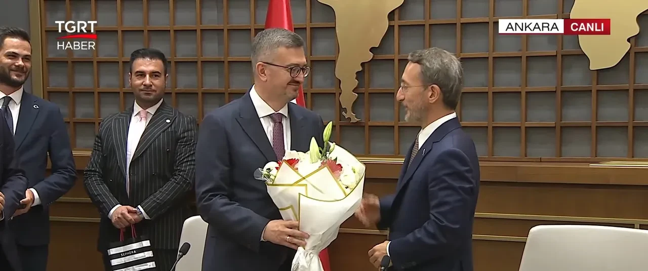 İletişim Başkanlığı'nda devir teslim! Fahrettin Altun görevini Burhanettin Duram'a devretti