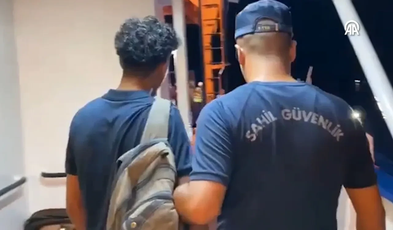 İngiltere hayalleri suya düştü! Çanakkale Boğazı'nda gemide yakalandılar