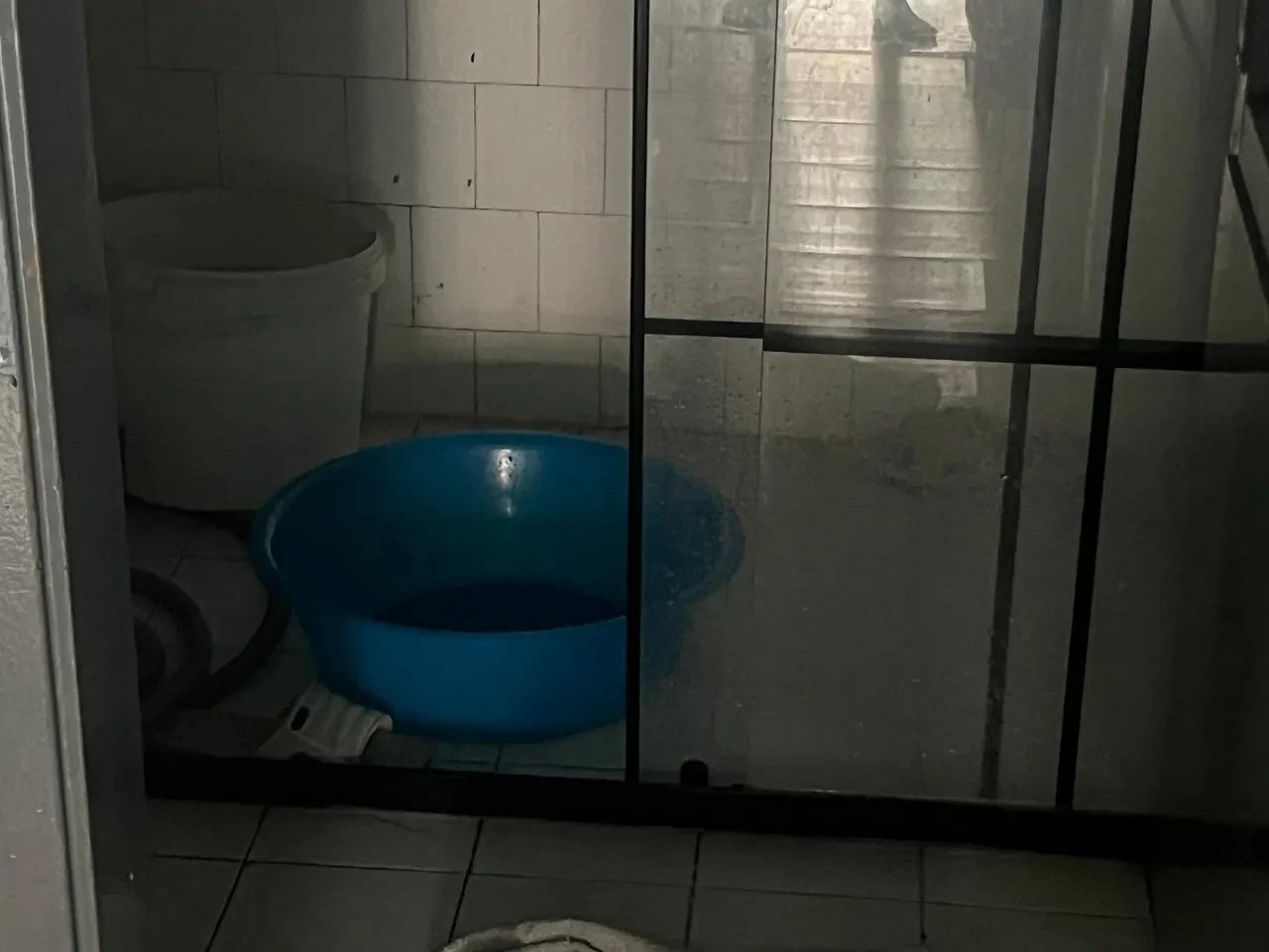 İzmit'te faciadan dönüldü! Leğende banyo yapan 3 kardeşi elektrik çarptı