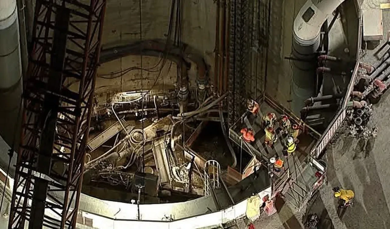 Los Angeles'ta tünel çöktü! Onlarca kişi mahsur kaldı