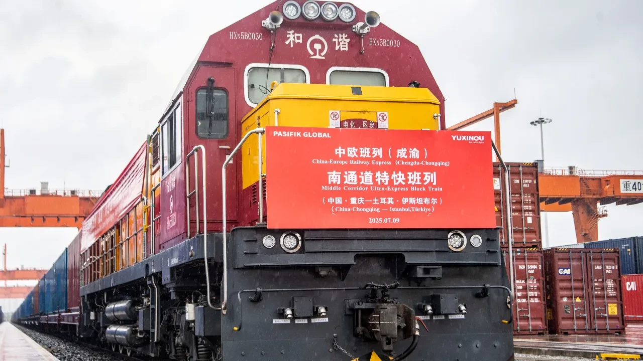 Pasifik Eurasia ve China Railway’in geçtiğimiz ay yaptıkları anlaşmanın ilk trenleri Chongqing ve Chengdu’dan yola çıktı